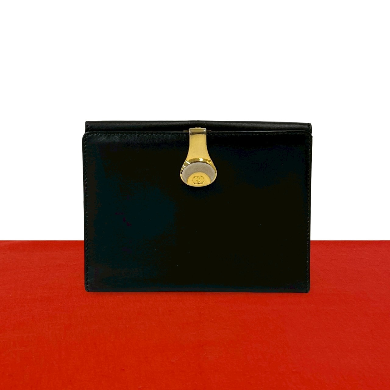 GUCCI グッチ GG ロゴ 金具 レザー 二つ折り財布 ブラック
 56612