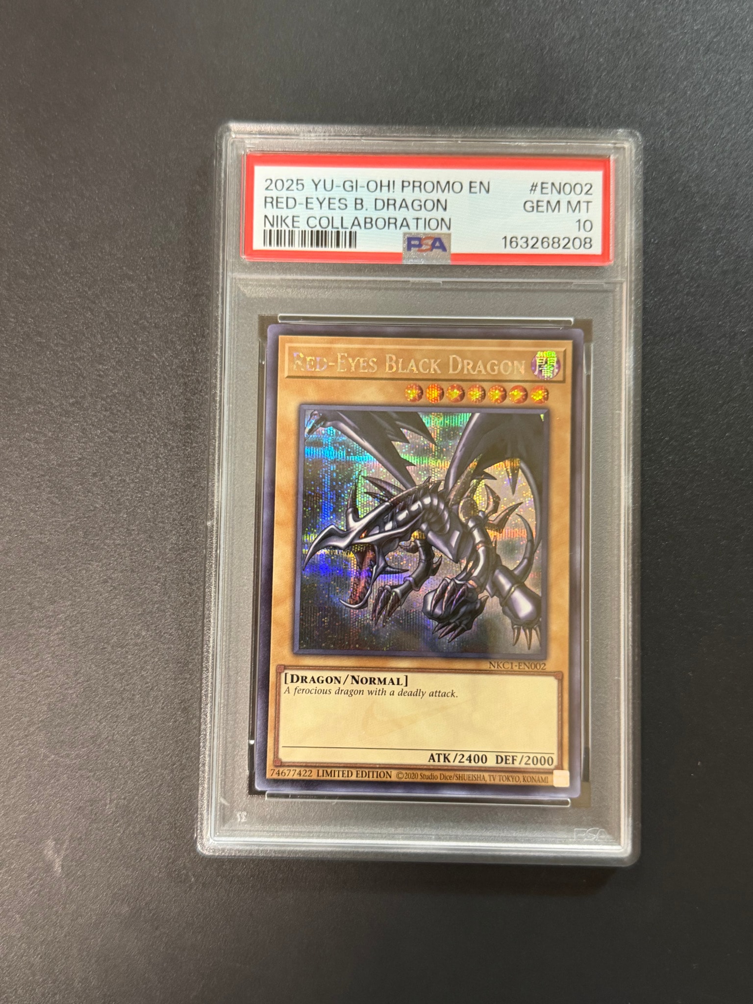 真紅眼の黒竜 SE [NKC1-EN002](遊戯王 x ナイキ エアーマックス 95 QS エアーマッスル House of Duel - 童実野町決闘遊戯館 限定プロモ) 
