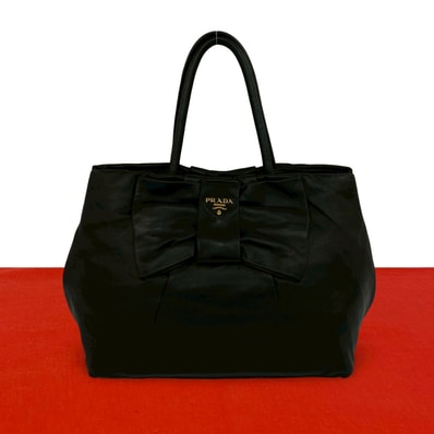 PRADA プラダ ロゴ 金具 リボン モチーフ レザー ハンドバッグ ブラック
904-2