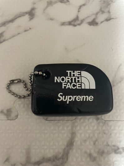 Supreme x The North Face Floating Keychain "Black"