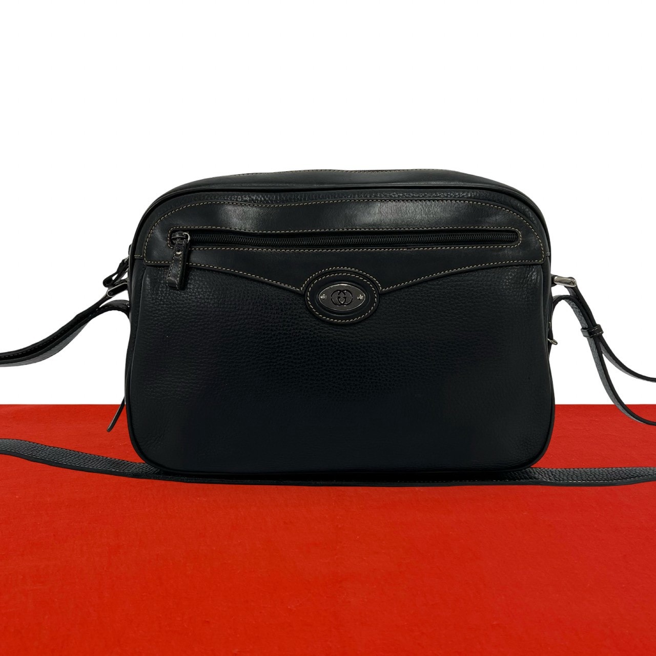 GUCCI グッチ GG ロゴ 金具 レザー ショルダーバッグ ブラック
 71735