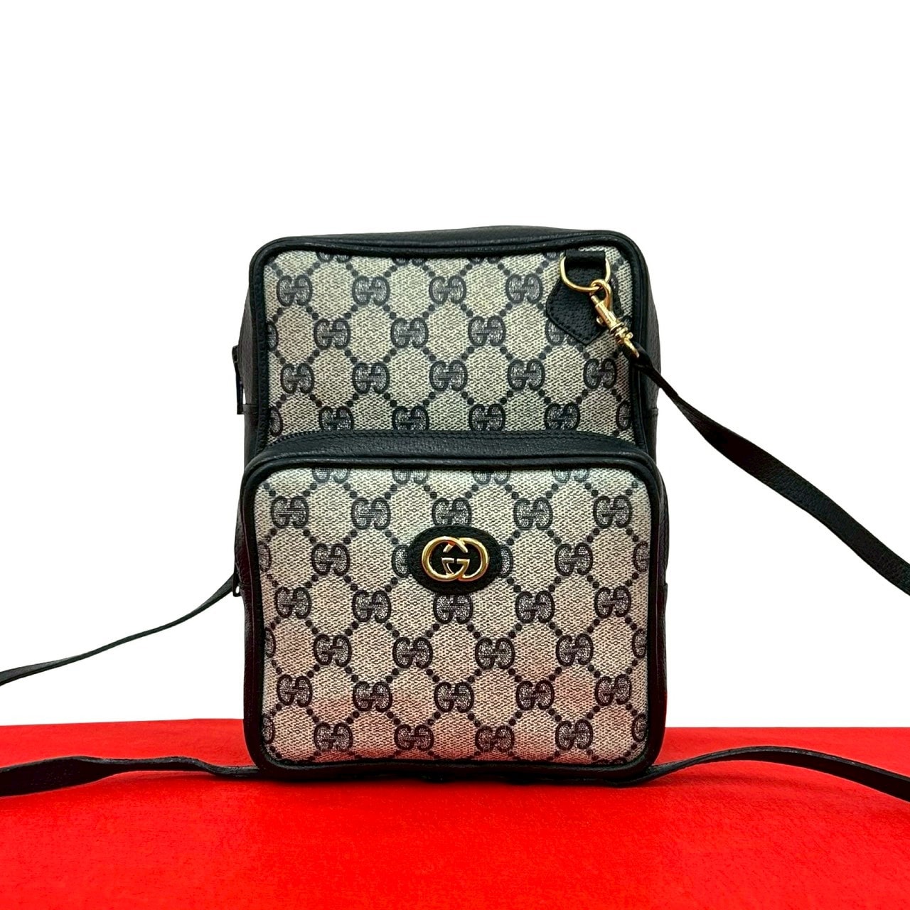 GUCCI グッチ GG ロゴ 金具 レザー PVC ショルダーバッグ ネイビー
30747