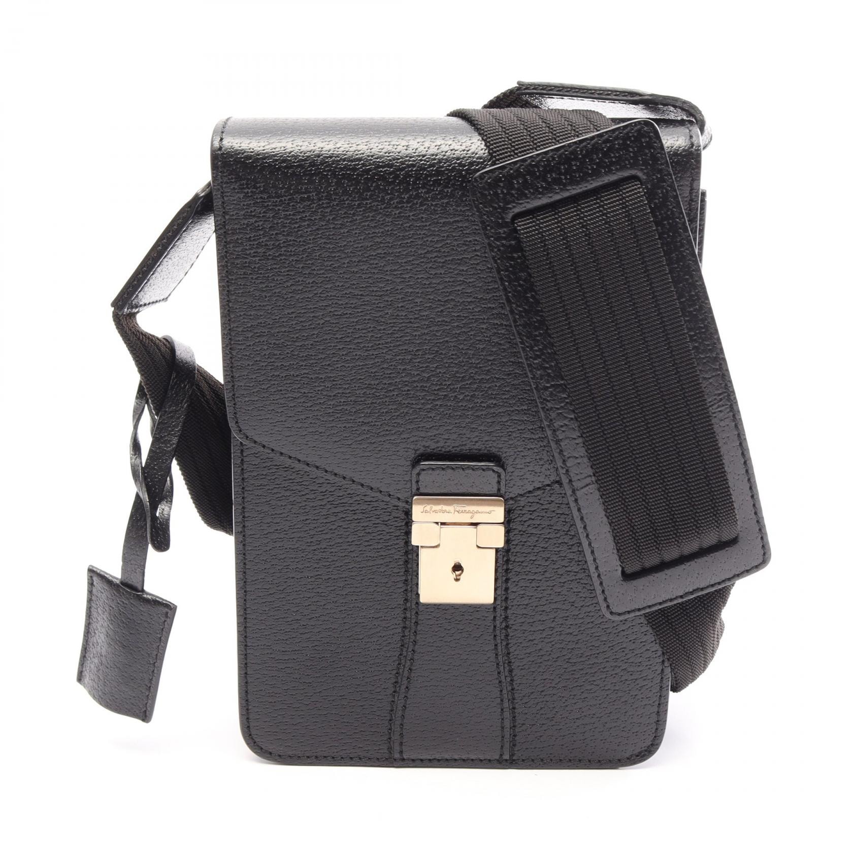 サルヴァトーレフェラガモ Salvatore Ferragamo ショルダーバッグ バッグ レザー レディース ブラック系 【中古】