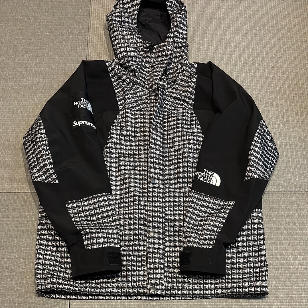 Supreme x The North Face Studded Mountain Light Jacket 
