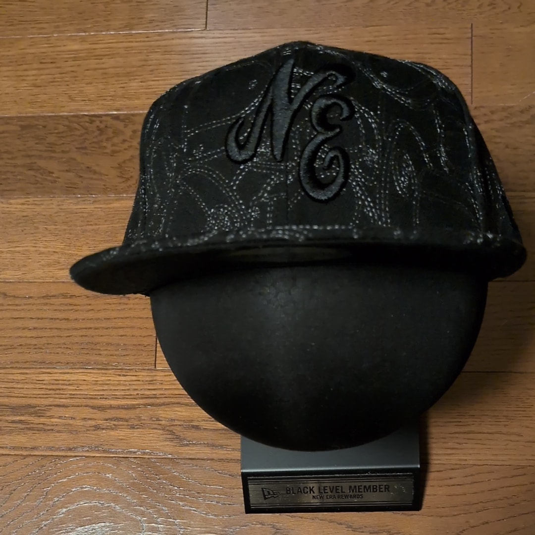59FIFTY 59FIFTY DAY Memorial Collection クラシックロゴ キャップ オールオーバーエンブロイダリー ブラック