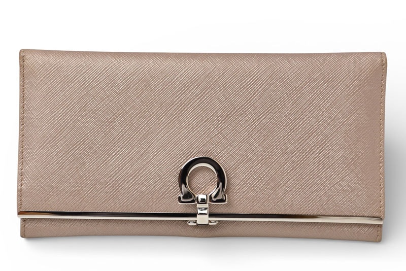 サルヴァトーレフェラガモ 長財布 ユニセックス