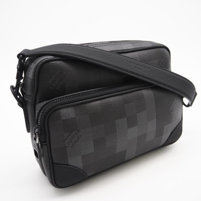 極美品 LOUIS VUITTON ルイ・ヴィトン ダモフラージュ ナイル メッセンジャー M14988 ショルダーバッグ ブラック グレー コーティングキャンバス レザー メンズ