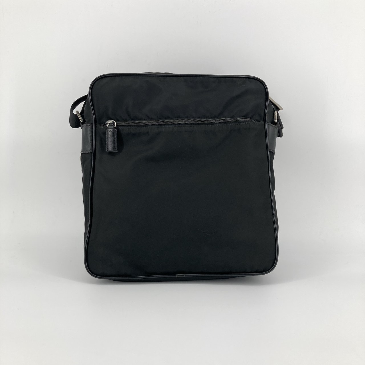 PRADA(プラダ) 三角ロゴプレート メッセンジャー ナイロン V160 ショルダーバッグ