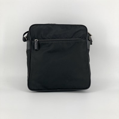 PRADA(プラダ) 三角ロゴプレート メッセンジャー ナイロン V160 ショルダーバッグ