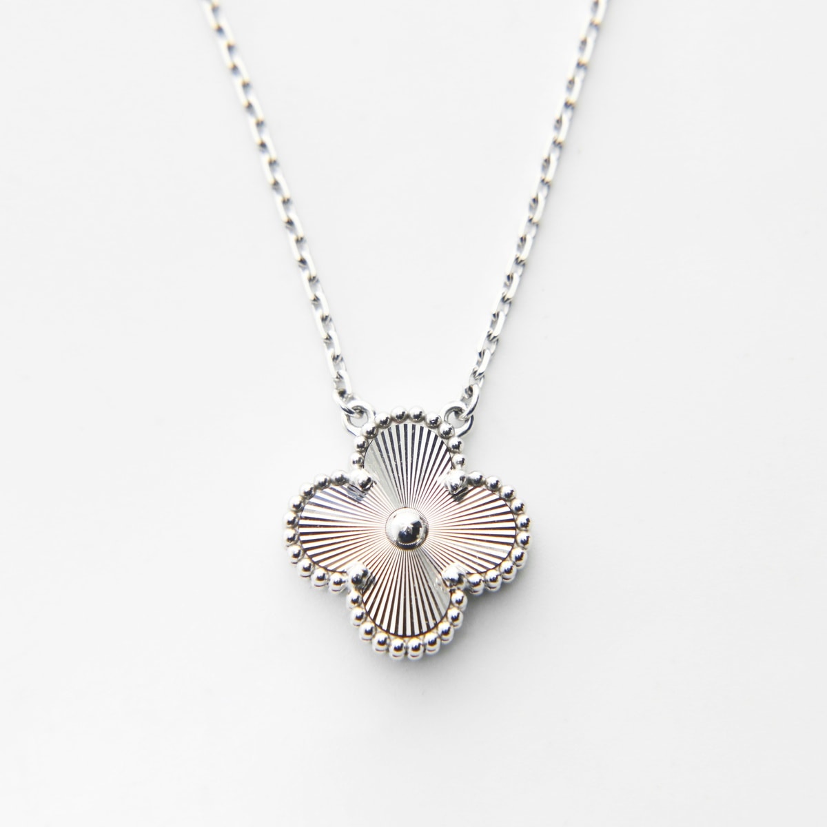 ヴァンクリーフアンドアーペル Van Cleef & Arpels Au750 アルハンブラ ギョーシェ ホワイトゴールド ネックレス【中古】
