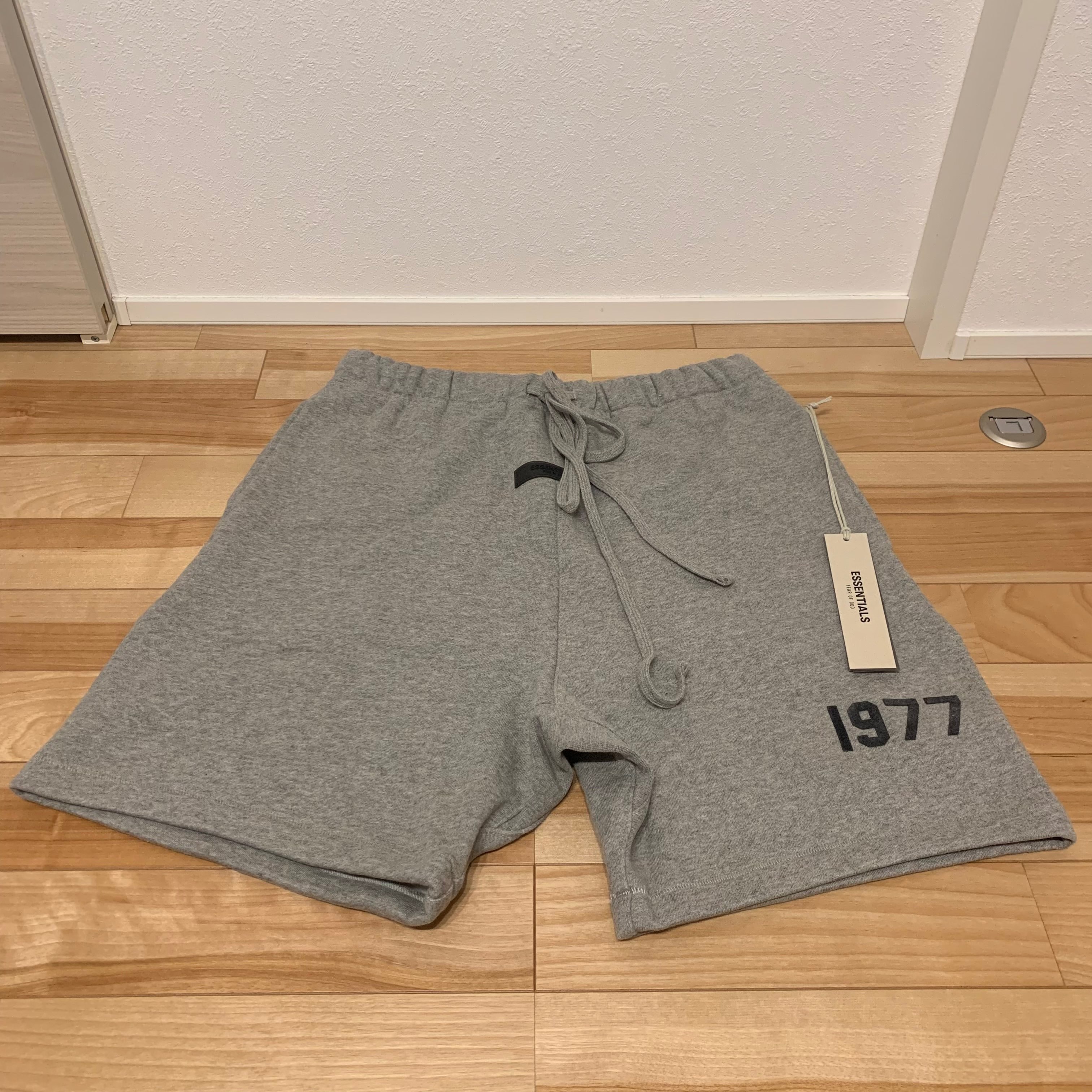 FEAR OF GOD ESSENTIALS 1977 SHORTS "Iron"