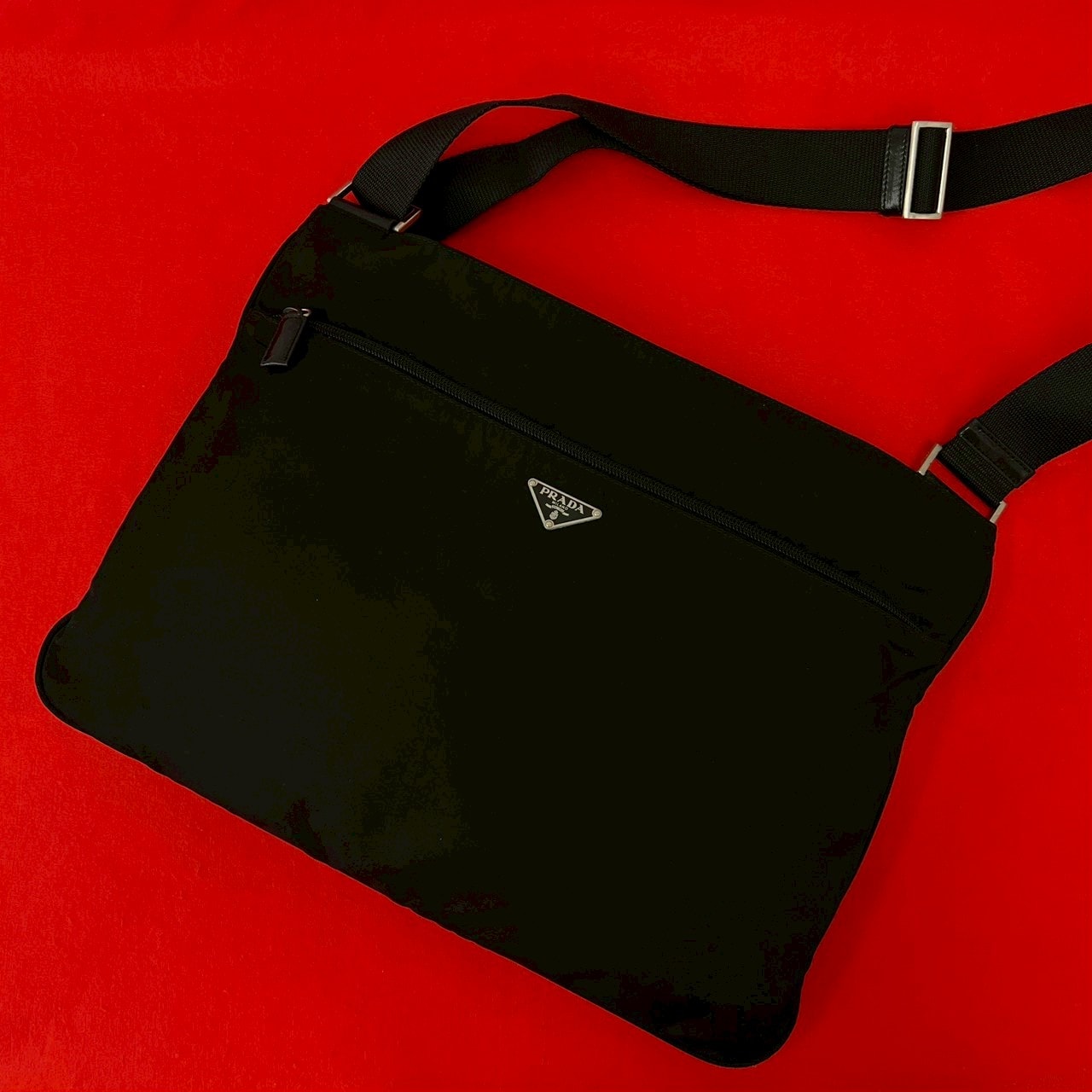 PRADA プラダ 三角ロゴ 金具 ナイロン ショルダーバッグ ブラック
 84771