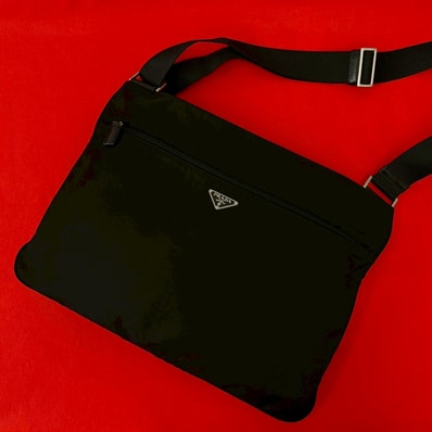 PRADA プラダ 三角ロゴ 金具 ナイロン ショルダーバッグ ブラック
84771
