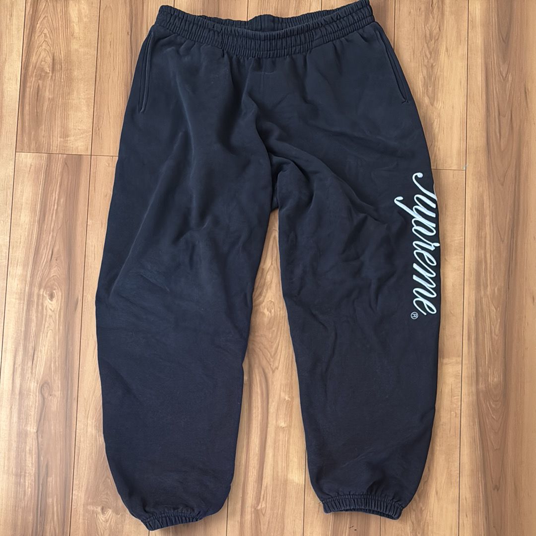 Supreme Raised Script Sweatpant "Navy"