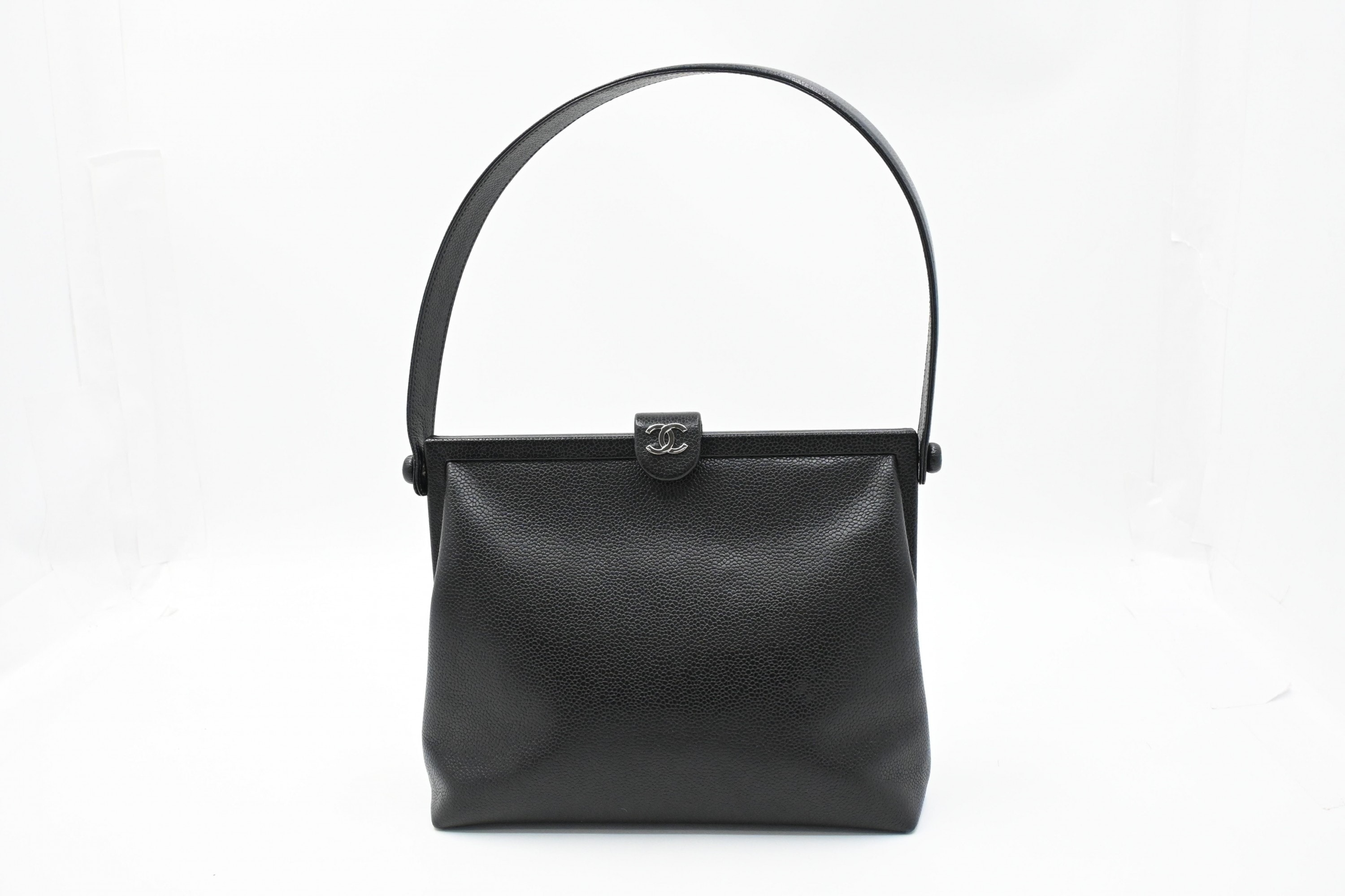 シャネルCC　マーク　キャビレザー　ショルダーバッグ ショルダーバッグ