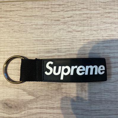 Supreme Webbing Keychain "Black" (20FW)
