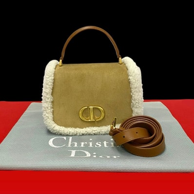 Christian Dior ディオール 30 モンテーニュ アベニュー CD ロゴ 金具 ムートン スウェード レザー ショルダーバッグ ベージュ
30923