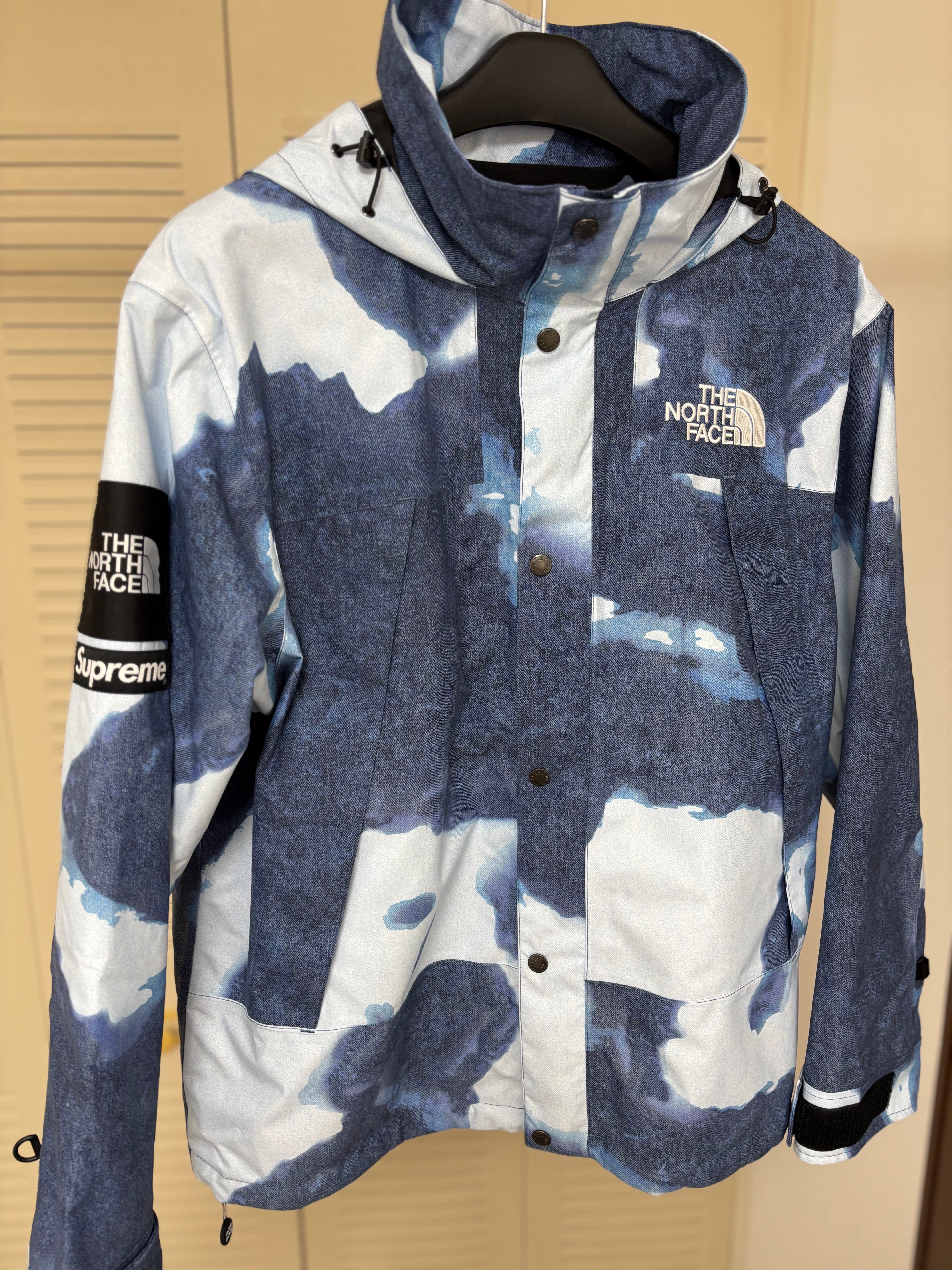 Supreme x The North Face Bleached Denim Print Mountain Jacket "Indigo"