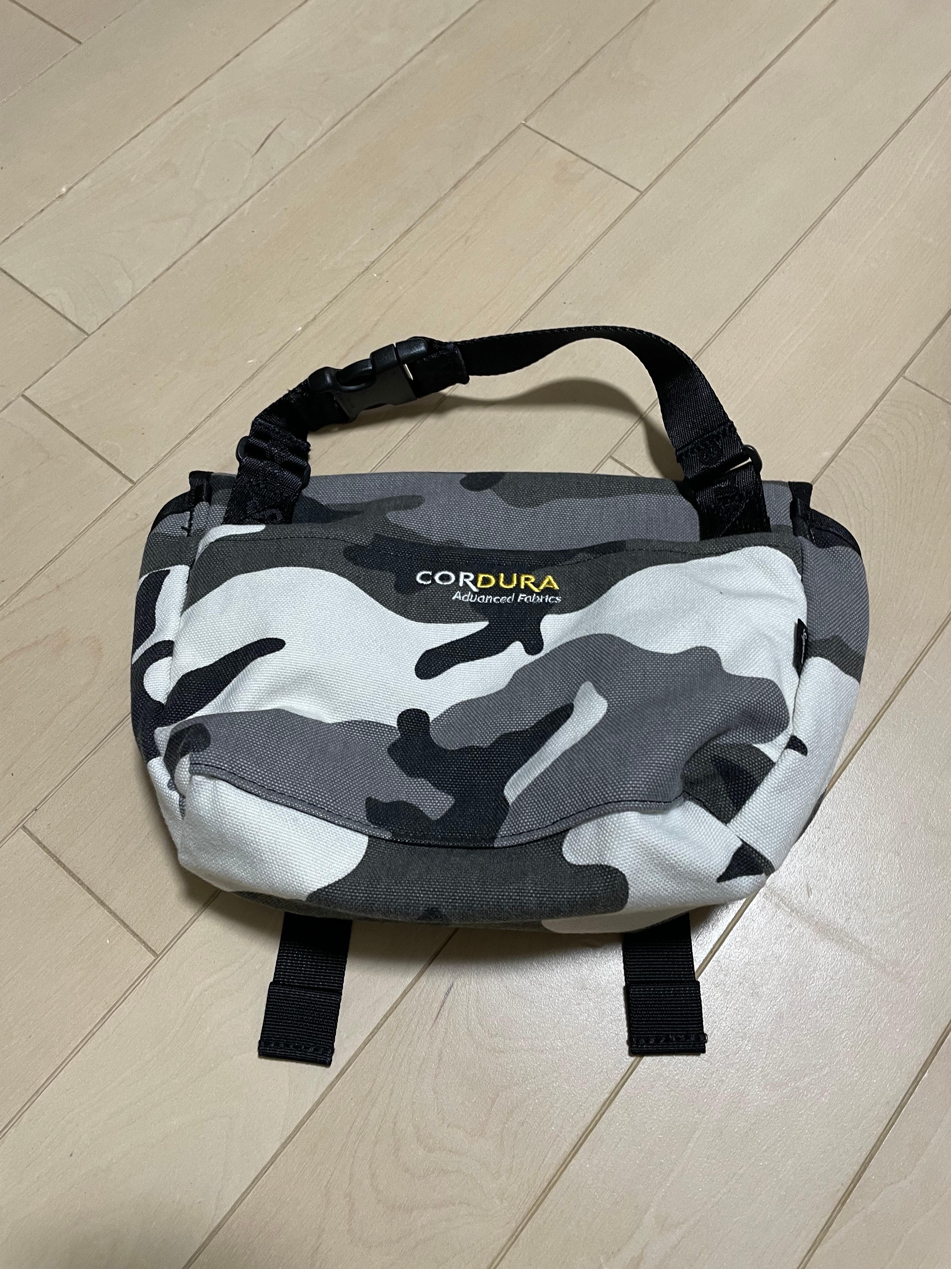 Supreme FW22 Small Waist Bag 