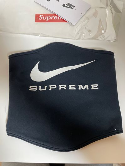 Supreme / Nike® Neck Warmer "Black"