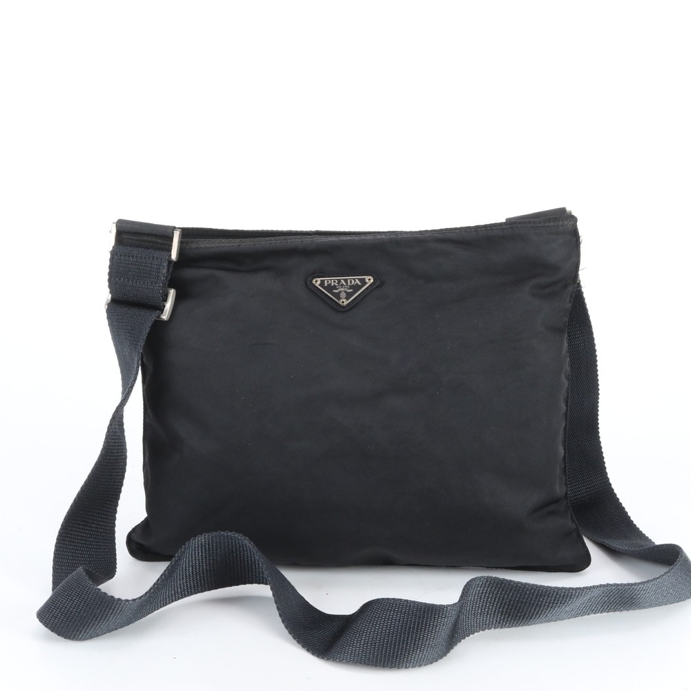 プラダ テスート ナイロントライアングルロゴショルダーバッグ