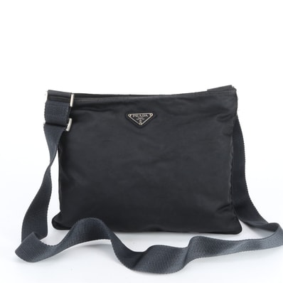 プラダ テスート ナイロントライアングルロゴショルダーバッグ