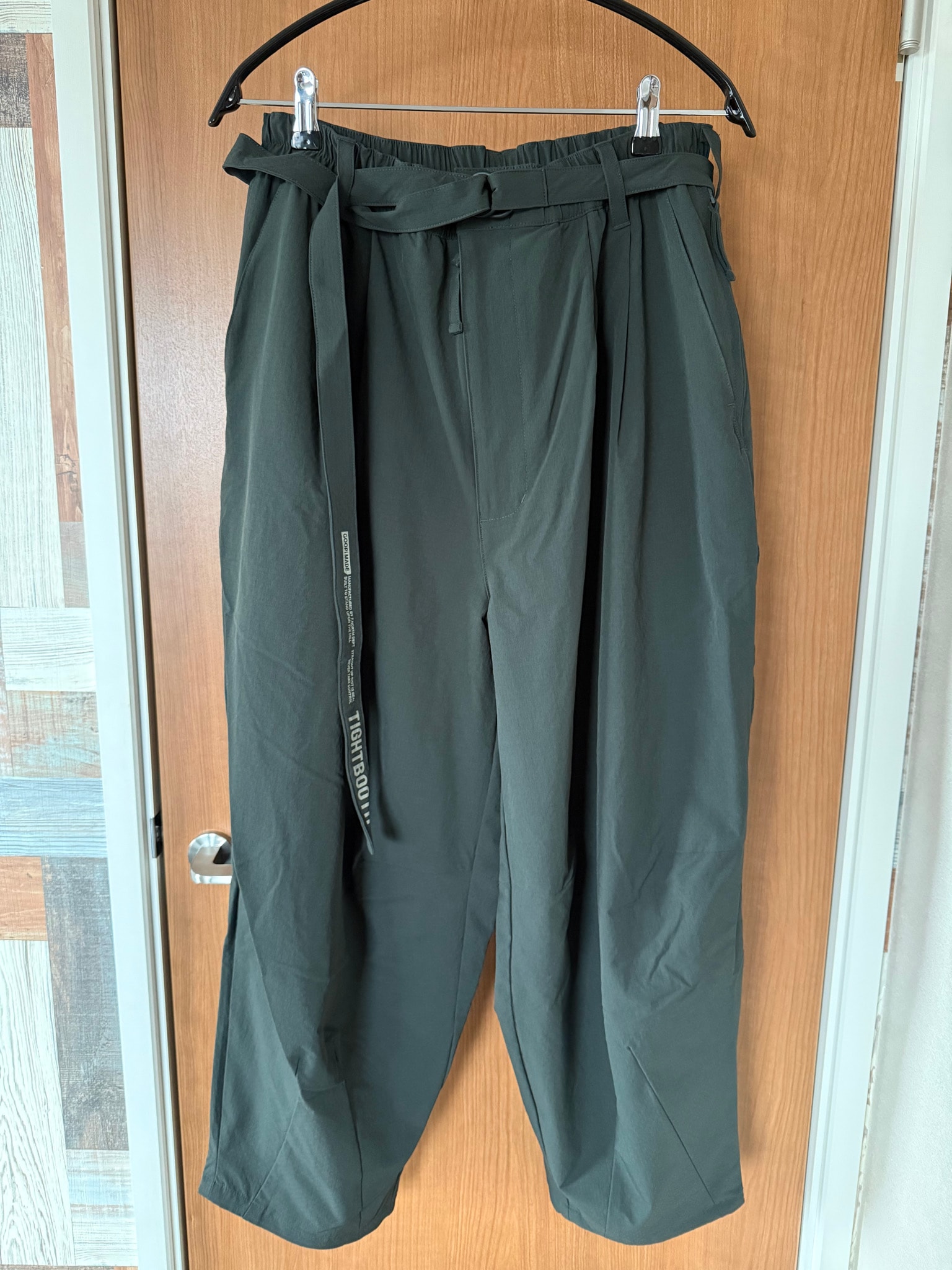 GOOPiMADE® X TIGHTBOOTH Strap Baggy Slacks "Dark Green"