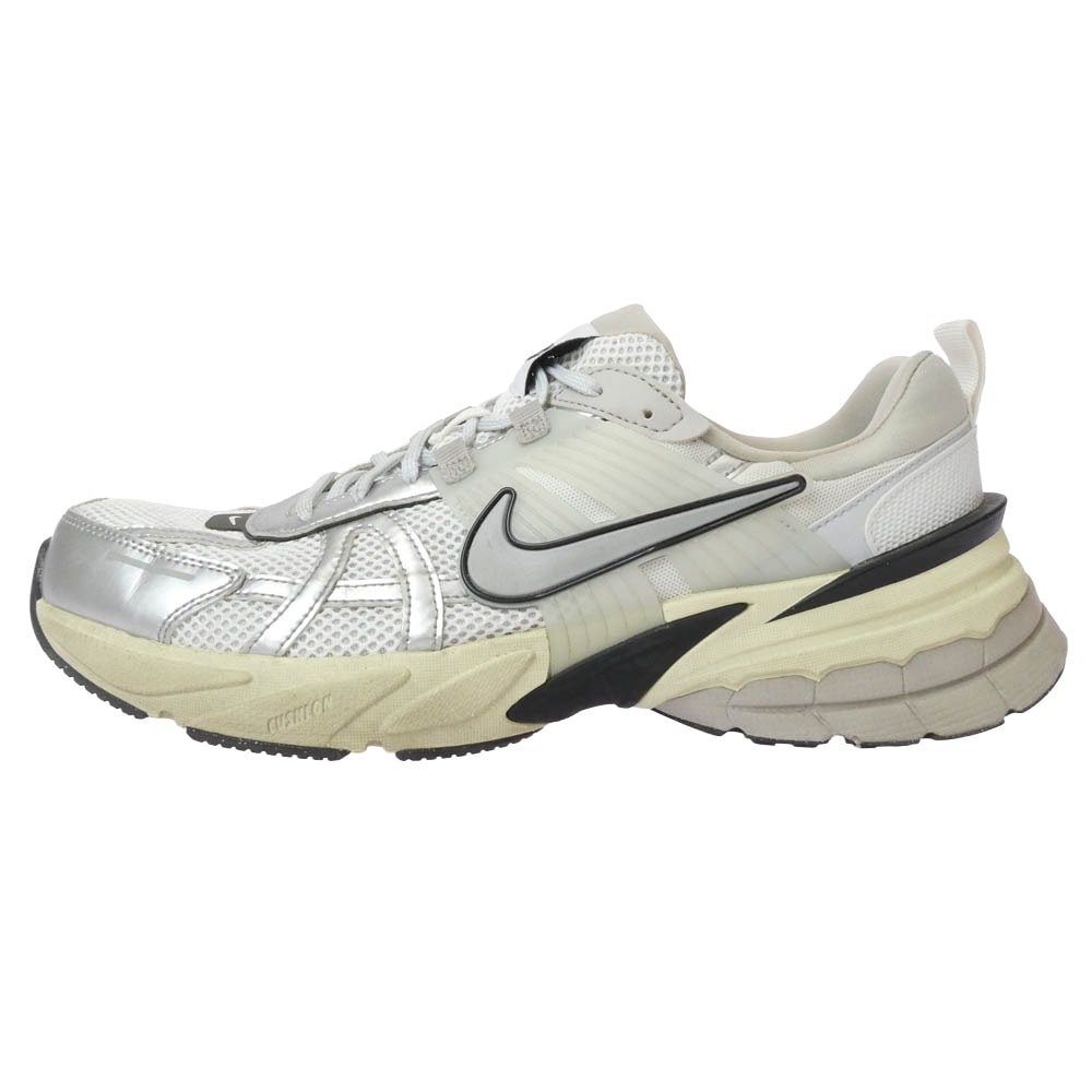 NIKE ナイキ スニーカー FD0736-100 V2K Run Summit White and Metallic Silver V2K ラン サミットホワイト アンド メタリックシルバー スニーカー ホワイト系 30cm【中古】
