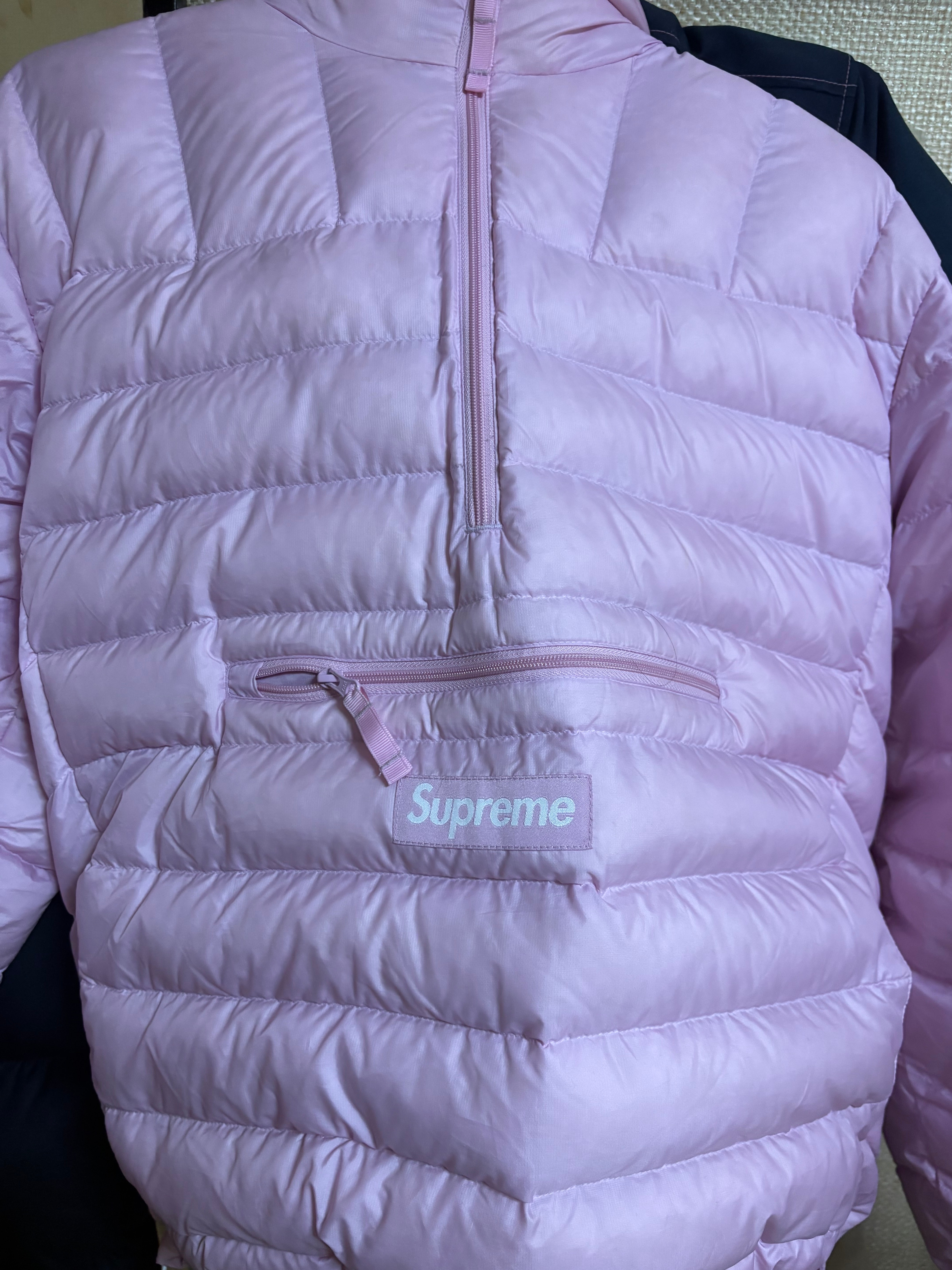 シュプリーム マイクロ ダウン ハーフ ジップ フーディー プルオーバー "ライラック" (24FW)