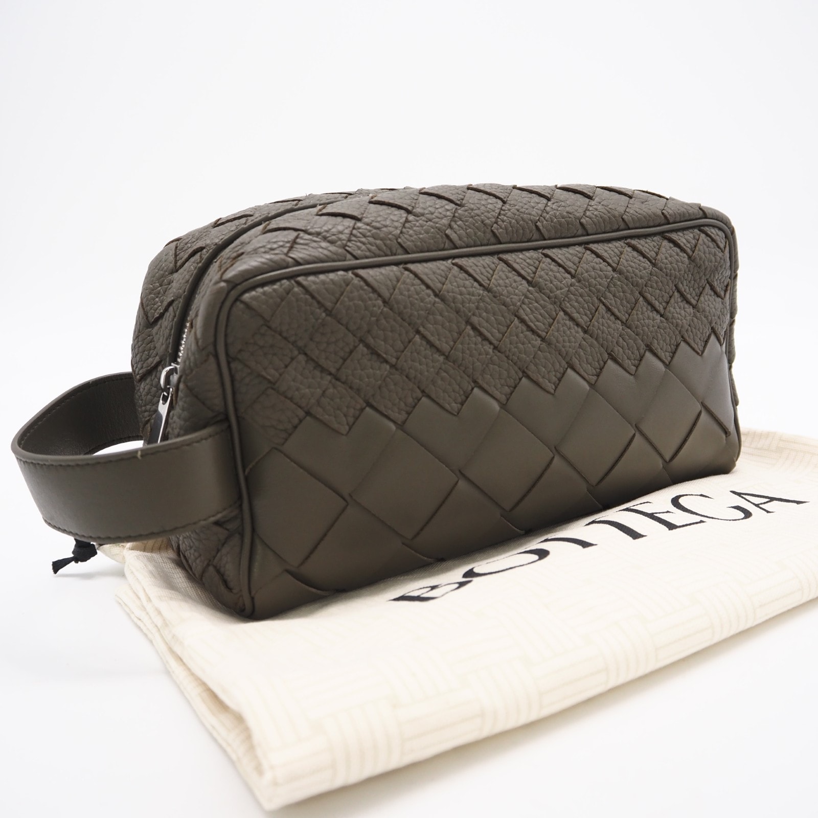 極美品 BOTTEGAVENETA ボッテガヴェネタ イントレチャート トラベル ポーチ 729295V5UH03227 セカンドバッグ カーキ カーフレザー メンズ
