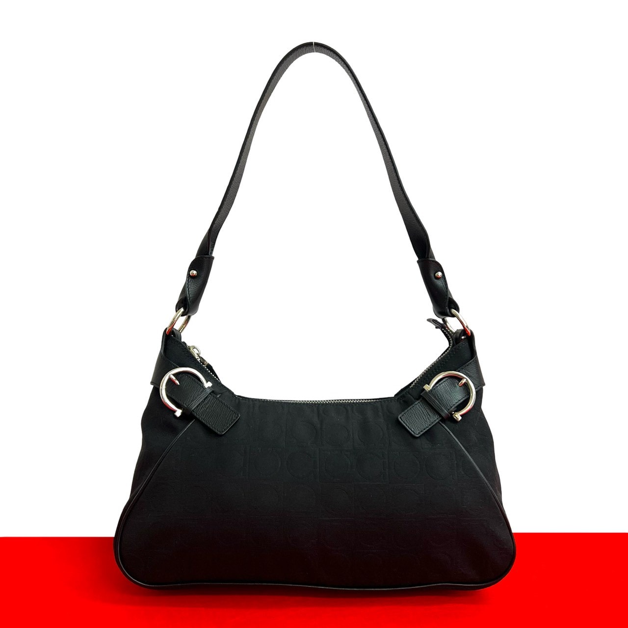 Salvatore Ferragamo サルヴァトーレフェラガモ ガンチーニ 金具 柄 キャンバス レザー ショルダーバッグ ブラック
87773