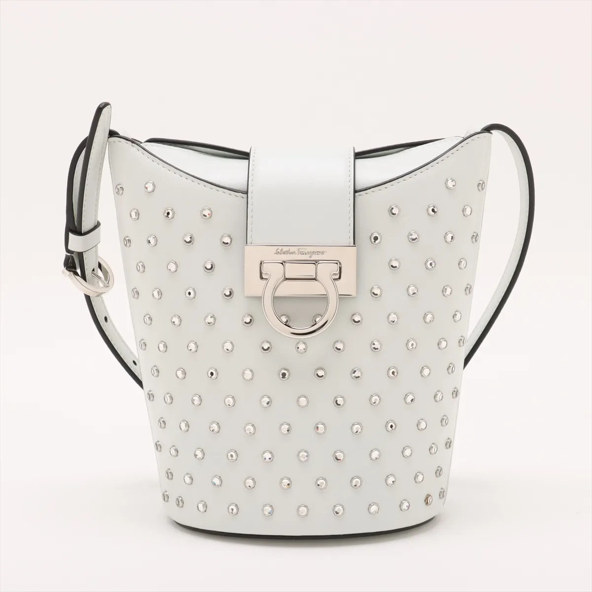 ■極美品 サルヴァトーレフェラガモトリフォリオ ホワイトショルダーバッグ