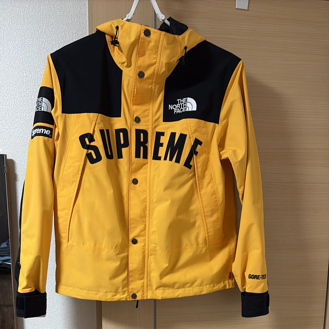 シュプリーム ザノースフェイス アーチ ロゴ マウンテン パーカー "イエロー"