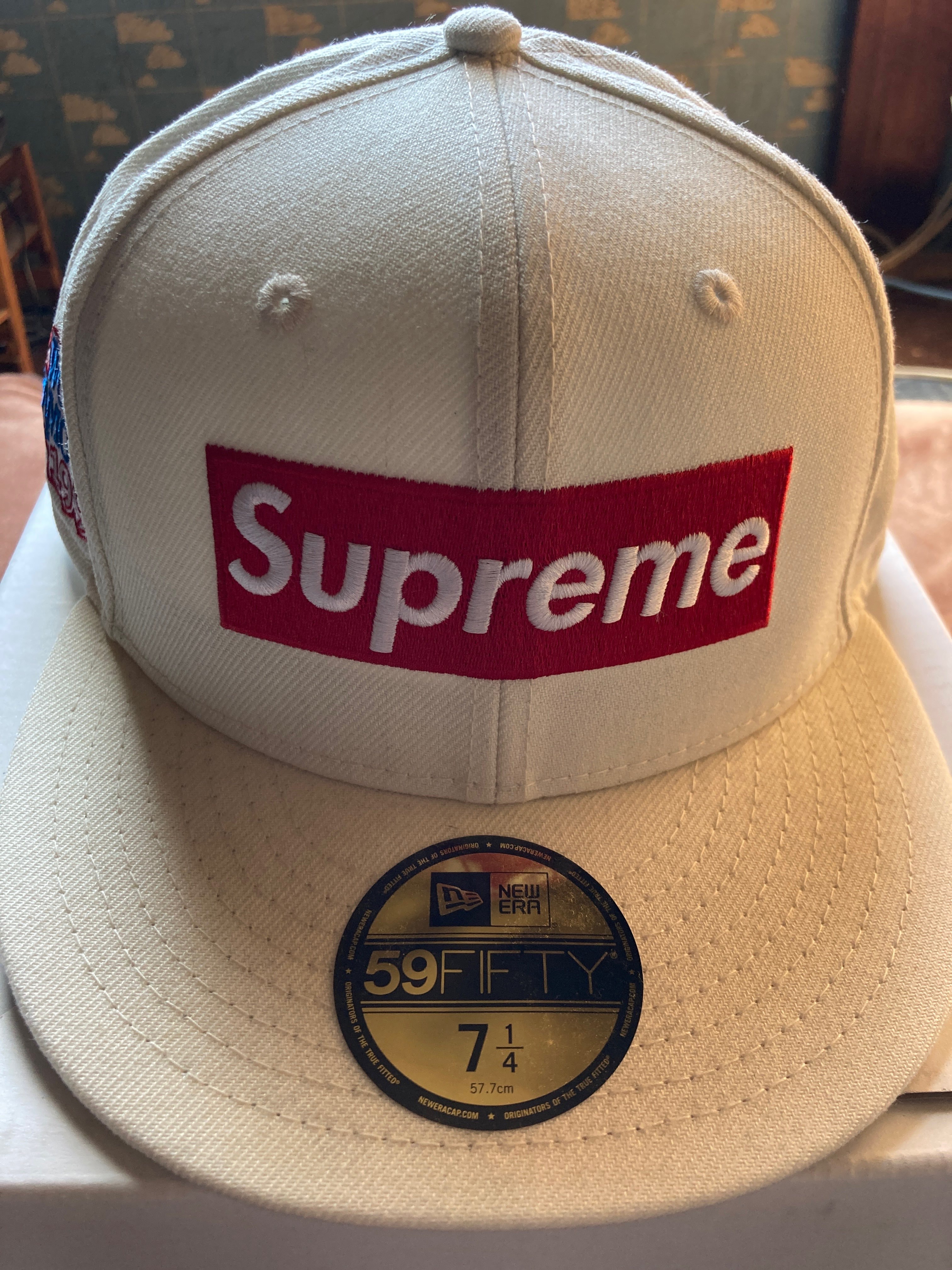 Supreme World Famous Box Logo New Era® "White"