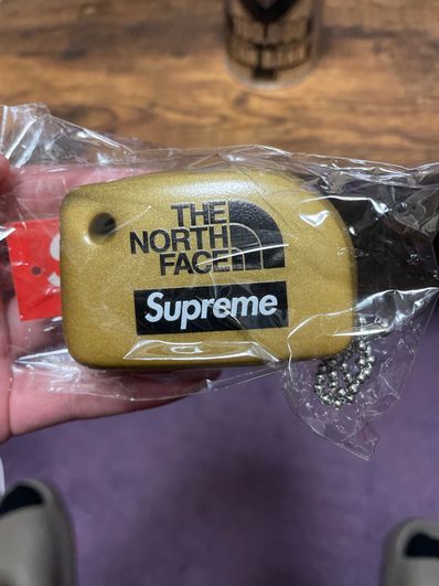Supreme x The North Face Floating Keychain "Gold"
