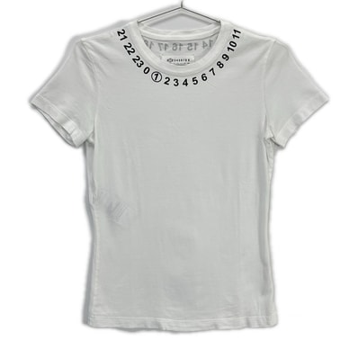 メゾンマルジェラ S51GC0434 カレンダーロゴ ホワイト クルーネック Tシャツ XS