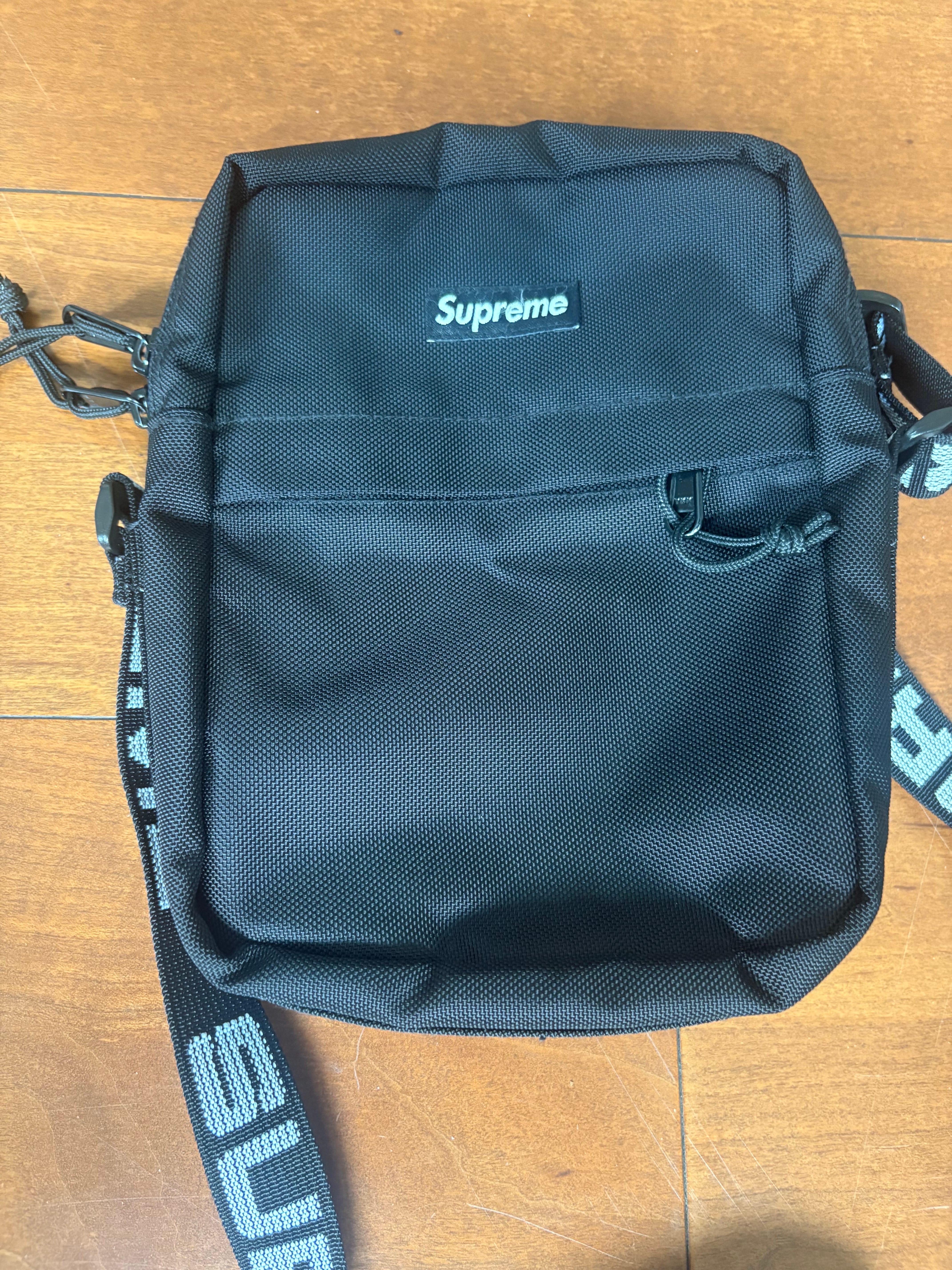 Supreme 18SS Shoulder Bag "Black"