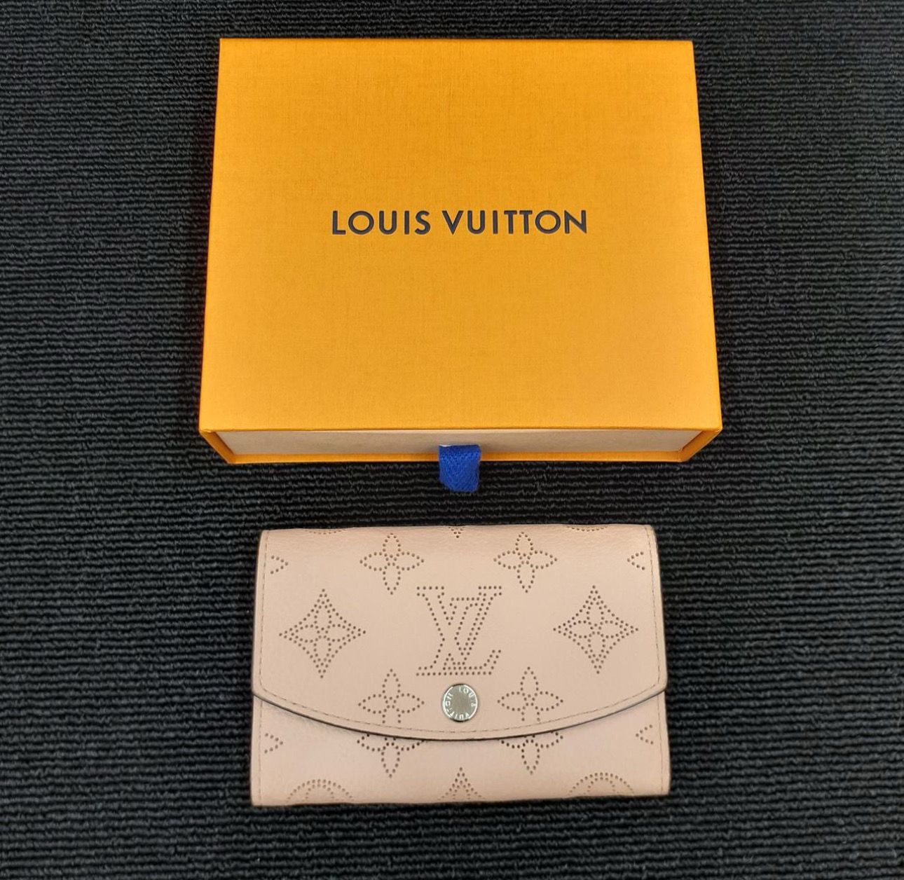 Louis Vuitton Anae Coin Purse Monogram Mahina "Magnolia"