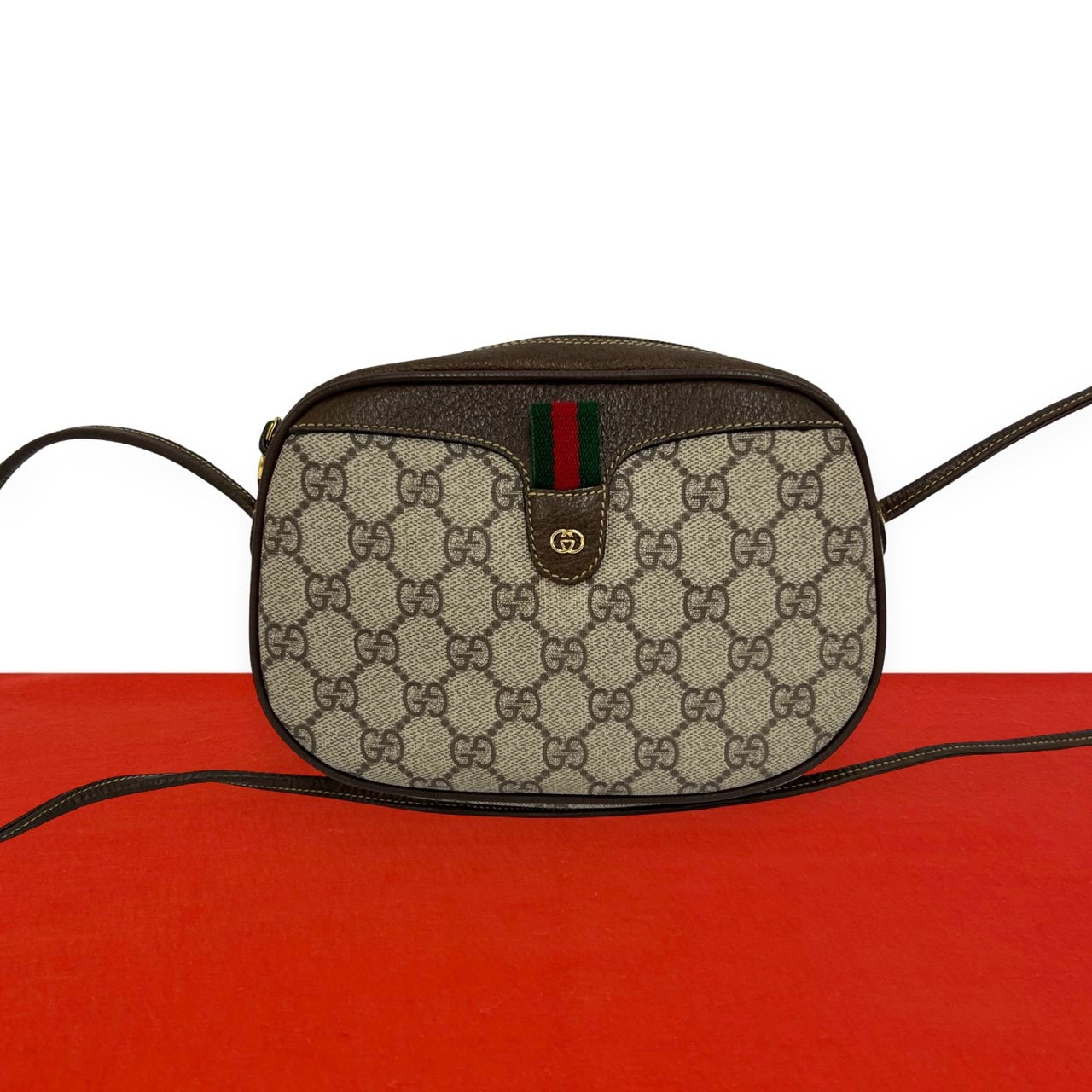 GUCCI グッチ シェリーライン GG ロゴ 金具 PVC レザー ショルダーバッグ ブラウン
 54999
