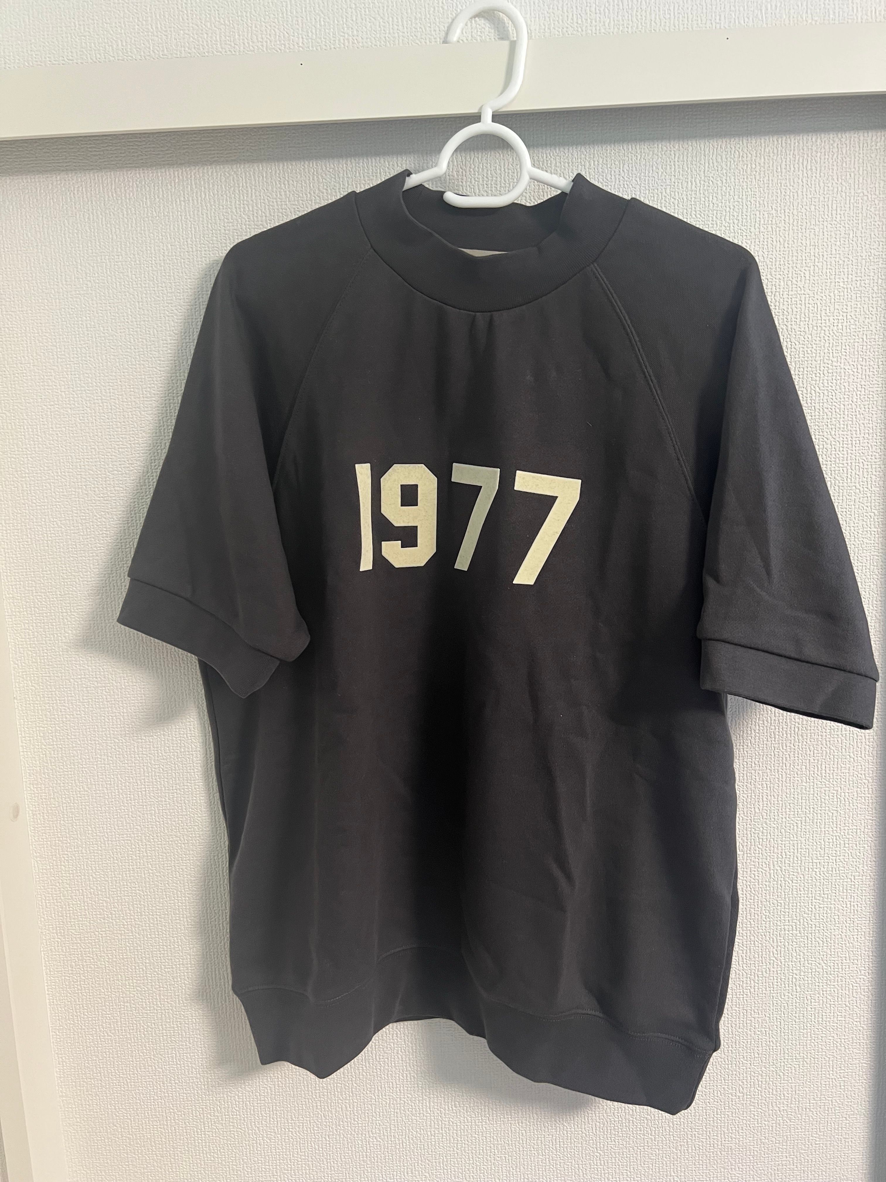 FEAR OF GOD ESSENTIALS 1977 SS RAGLAN CREWNECK "Iron"