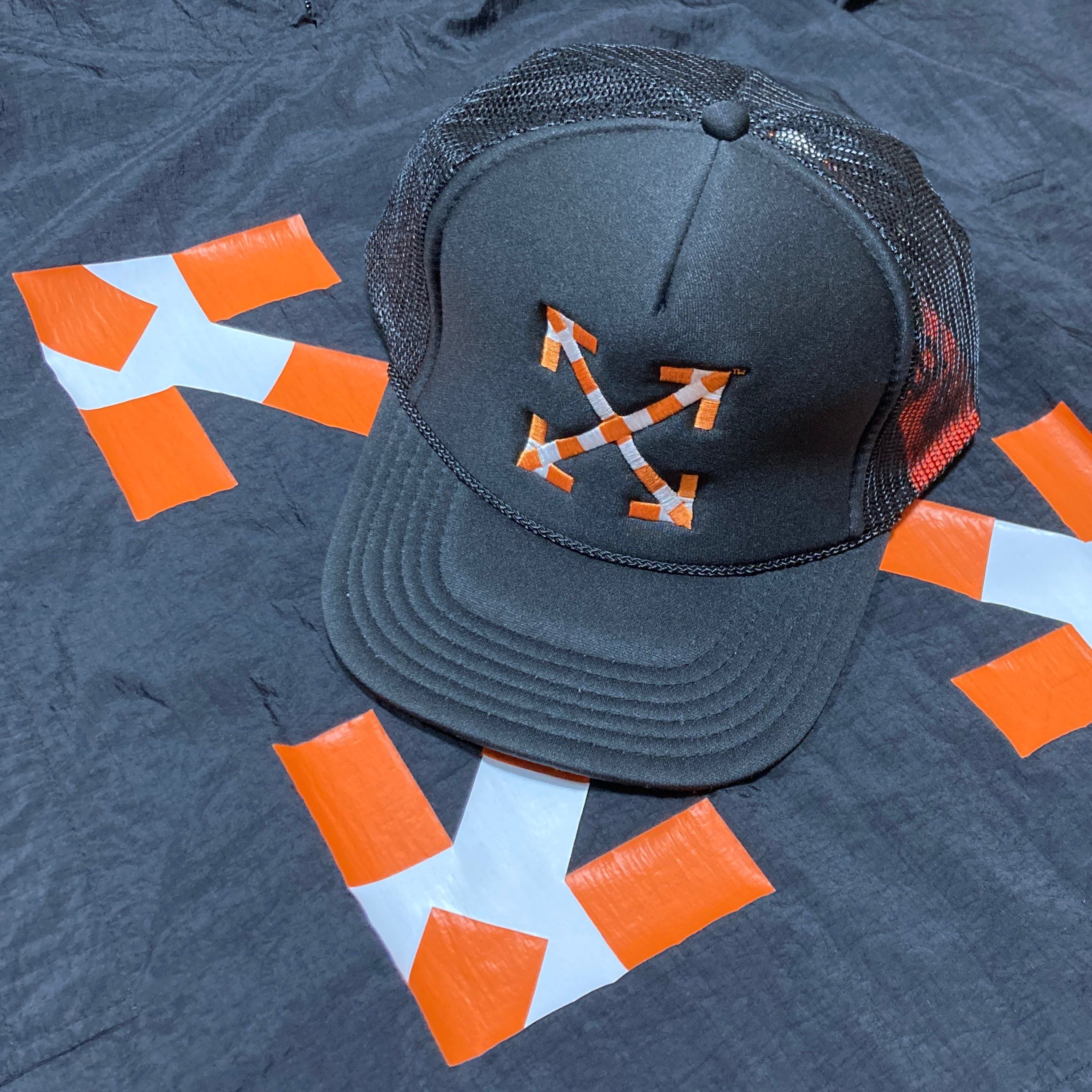 OFF-WHITE / MCA Figures of Speech Arrows Trucker Hat "Black"