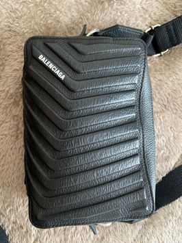 バレンシアガ カー フラップ ストラップ付きバッグ グレインカーフ