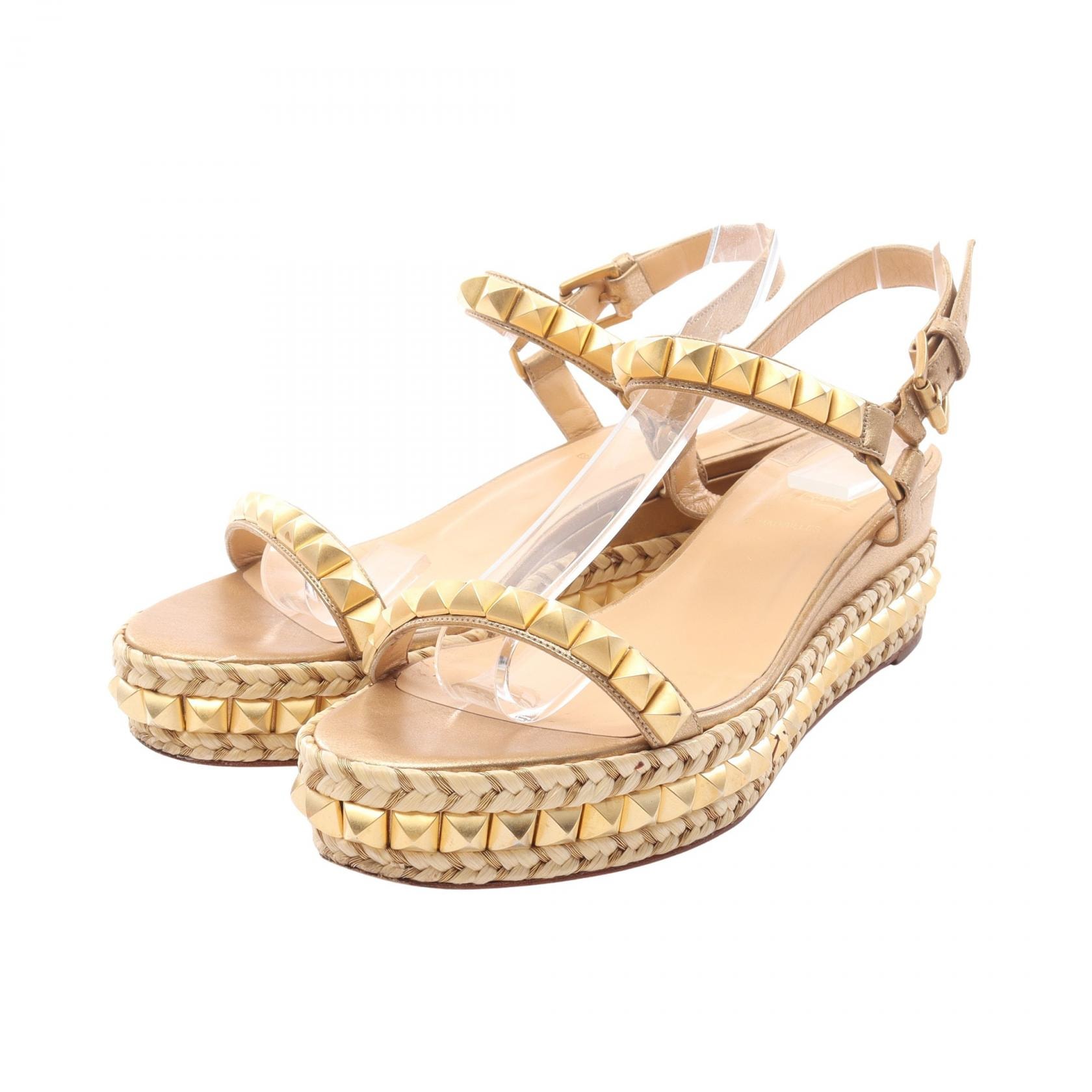 クリスチャンルブタン Christian Louboutin ロックスタッズ サンダル 靴 レザー レディース ゴールド系 【中古】