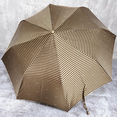 【FENDI】フェンディ ペカン ストライプ 雨傘 折り畳み傘 ボーダー 縞柄 ロゴ 持ち手 カバー付き ブラウン ベージュ レディース アンブレラ