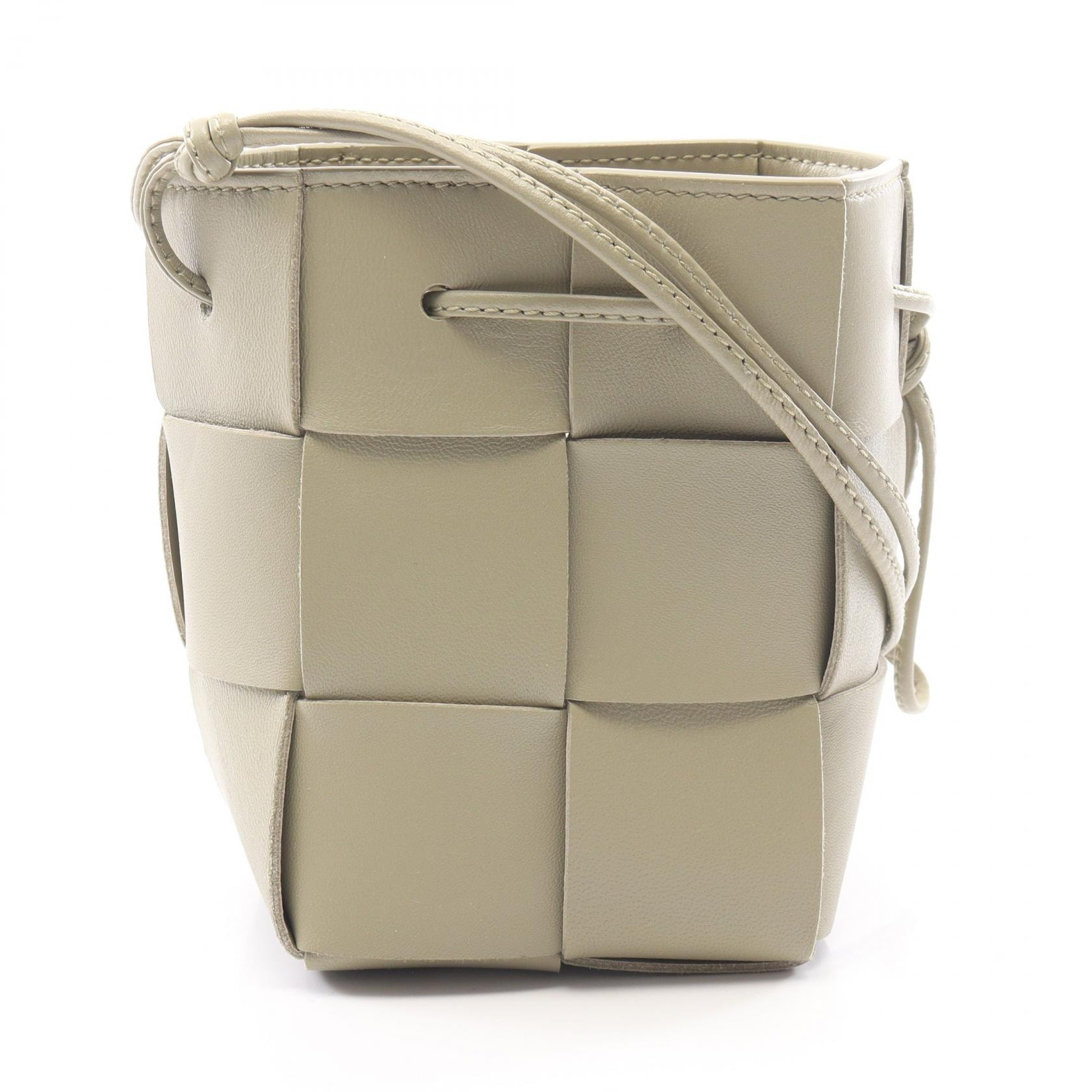 ボッテガヴェネタ BOTTEGA VENETA カセット ミニ クロスボディ バケット ショルダーバッグ バッグ レザー レディース カーキ系 680217 【中古】