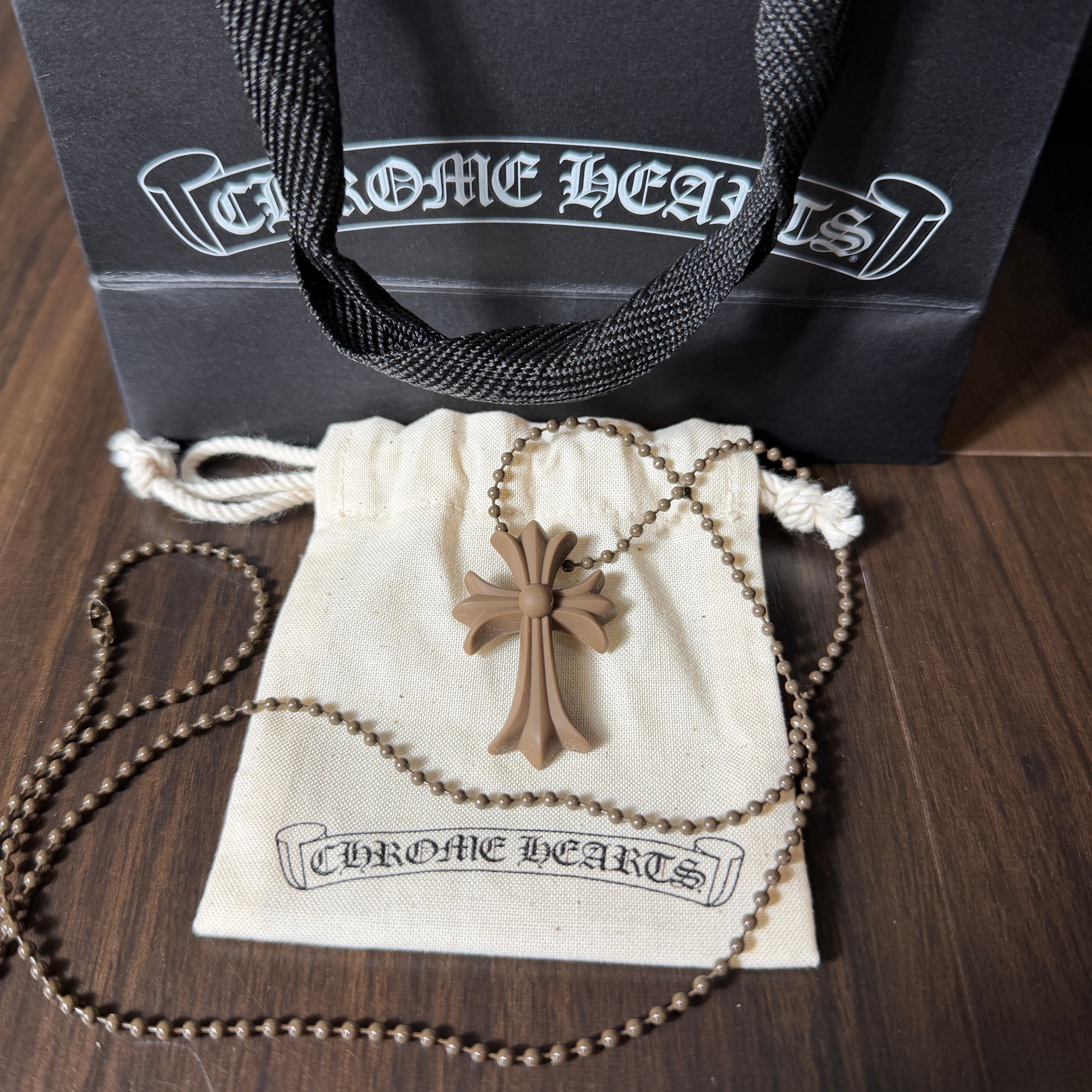 アクセサリー Chrome Hearts Rubber Small CH Cross Chrome Hearts Tokyo 20th Anniversary Orange Cross Rubber Necklace