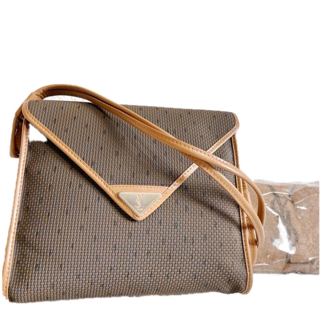 美品 イヴサンローラン カサンドラ PVC 三角ロゴプレート ショルダーバッグ