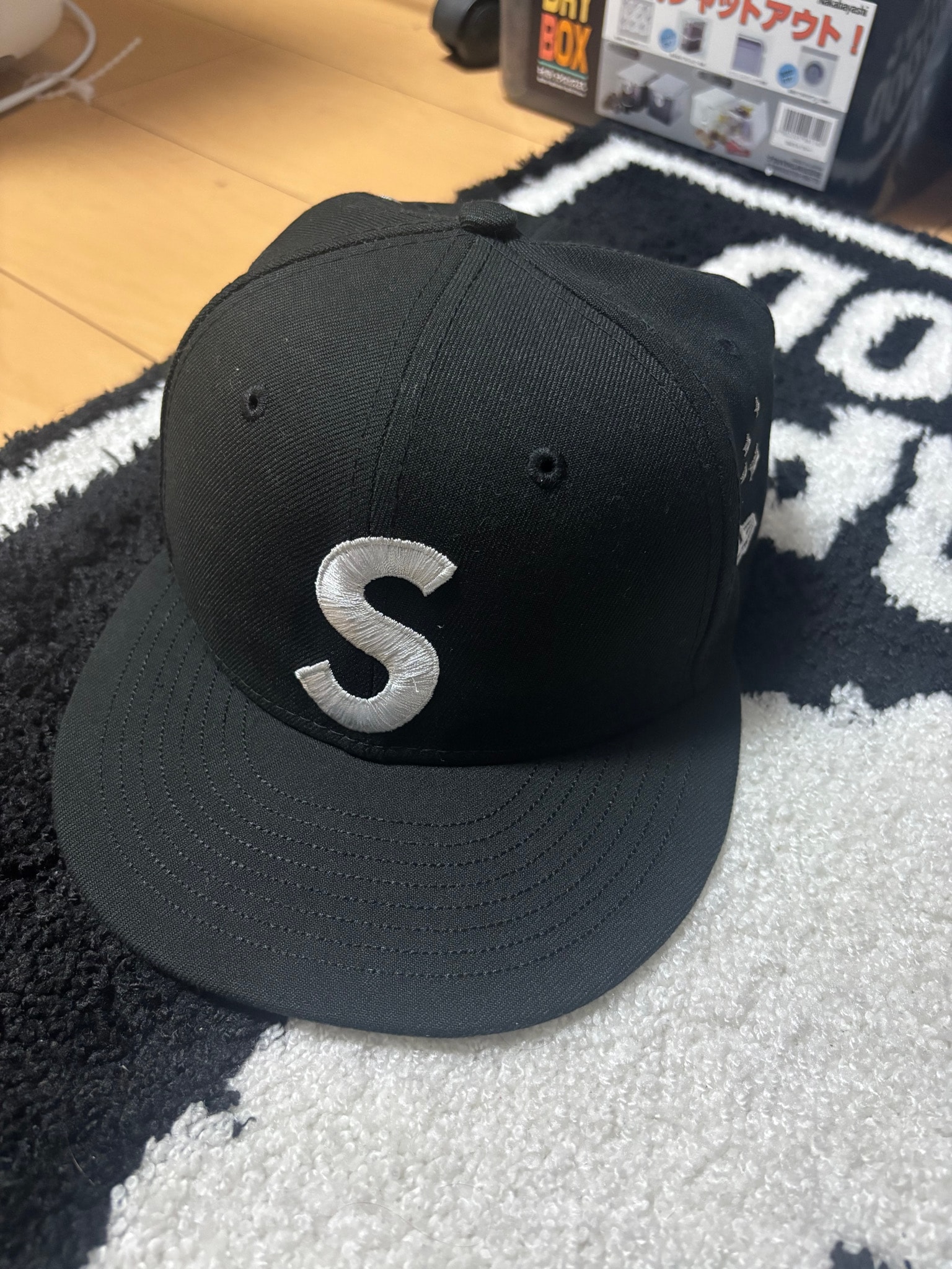 Supreme Characters S Logo New Era "Black"
