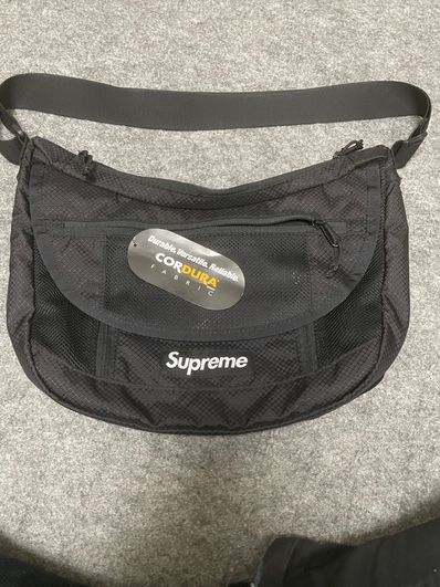 Supreme 2022ss Small Messenger Bag "Black"