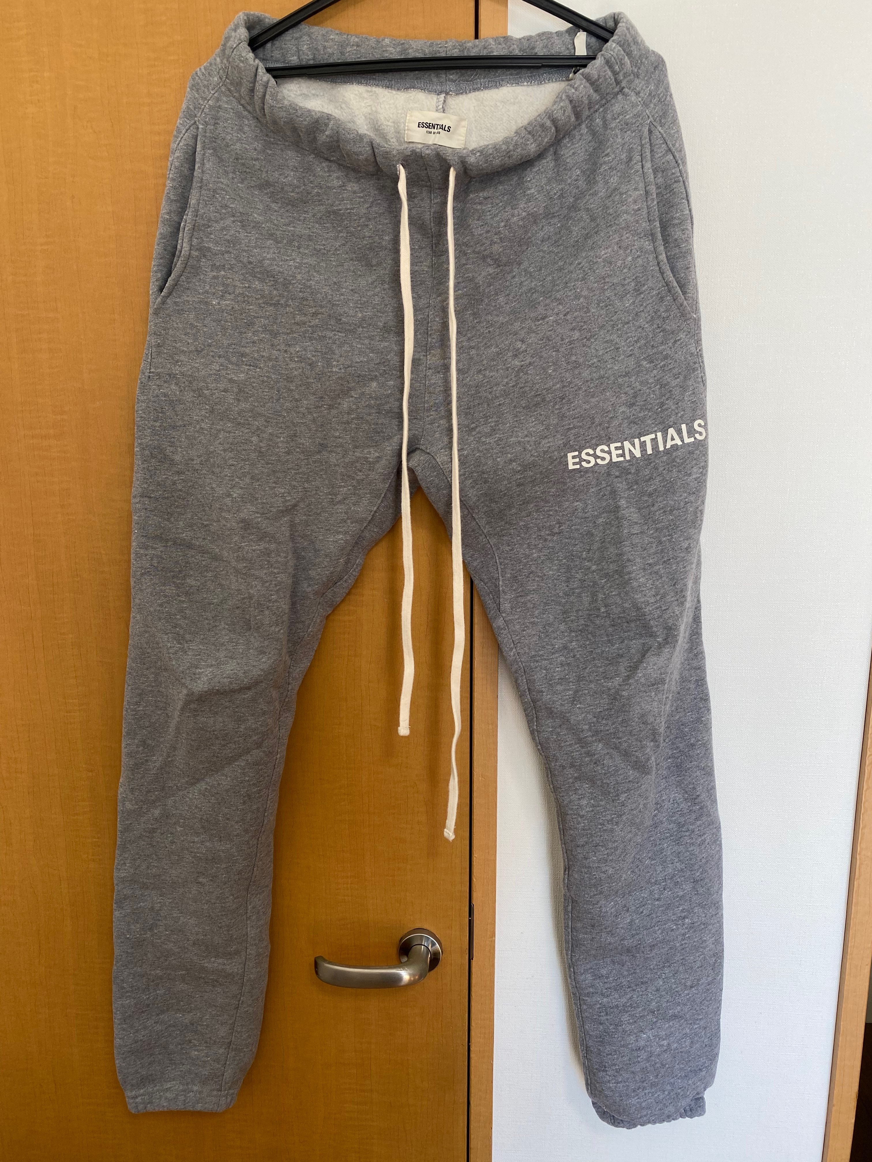 FEAR OF GOD Essentials Graphic Sweatpants "Grey"